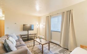 Centrally Located Coffee Bar & Comfort 3